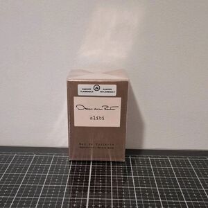 Oscar de la Renta Alibi